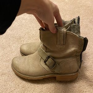 Frye boots, gray with suede details. Size 7!